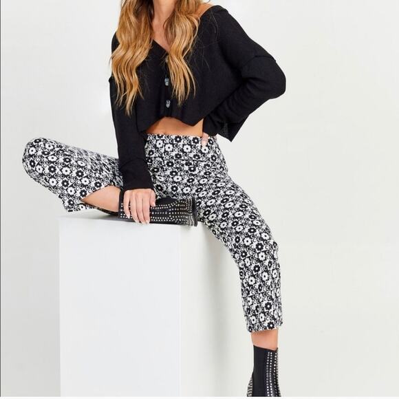 NWT Altar'd State Black Ivory Floral Mod Pants Size Medium - Picture 1 of 6